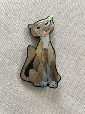 Lee Sands Vintage abalone shell cat brooch.